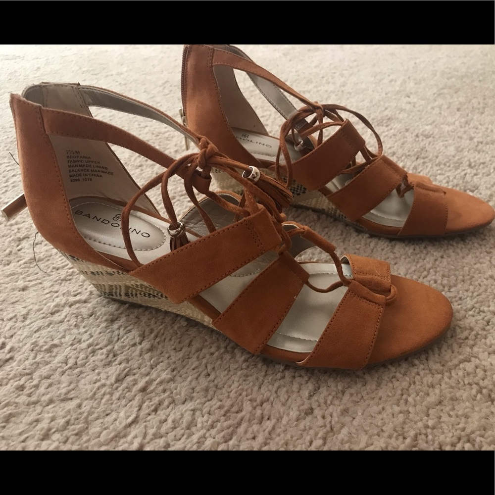 Tie sandals
